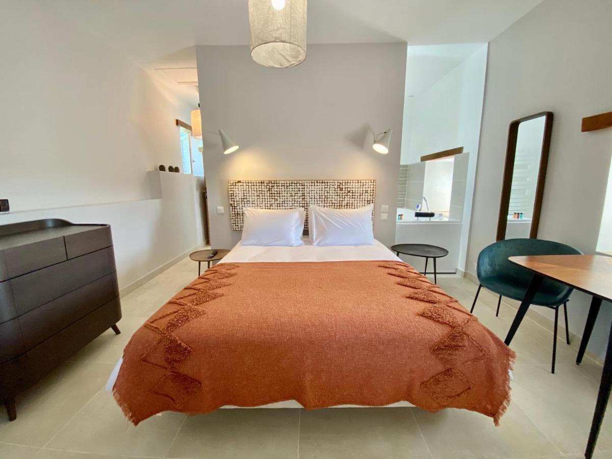 La Maison Des Vendangeurs - Table D'Hotes Le Soir Du Jeudi Au Dimanche- Jacuzzi - Balneo Spa - Acces Piscine Pour Toutes Les Chambres Sauf Studio Coquet- Piscine De Mai A Mi-Octobre Martignargues Εξωτερικό φωτογραφία