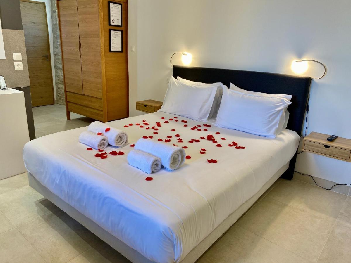 La Maison Des Vendangeurs - Table D'Hotes Le Soir Du Jeudi Au Dimanche- Jacuzzi - Balneo Spa - Acces Piscine Pour Toutes Les Chambres Sauf Studio Coquet- Piscine De Mai A Mi-Octobre Martignargues Εξωτερικό φωτογραφία