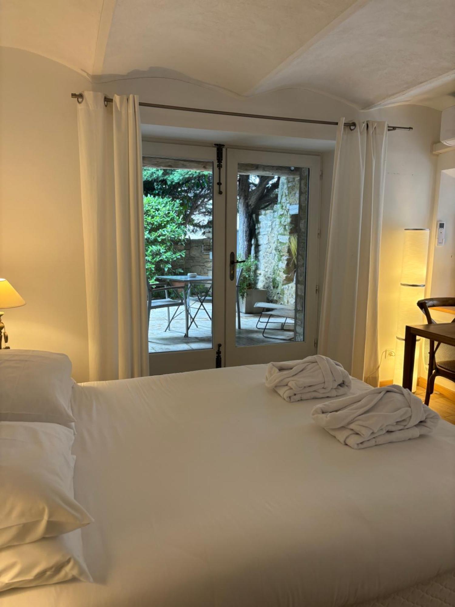 La Maison Des Vendangeurs - Table D'Hotes Le Soir Du Jeudi Au Dimanche- Jacuzzi - Balneo Spa - Acces Piscine Pour Toutes Les Chambres Sauf Studio Coquet- Piscine De Mai A Mi-Octobre Martignargues Εξωτερικό φωτογραφία