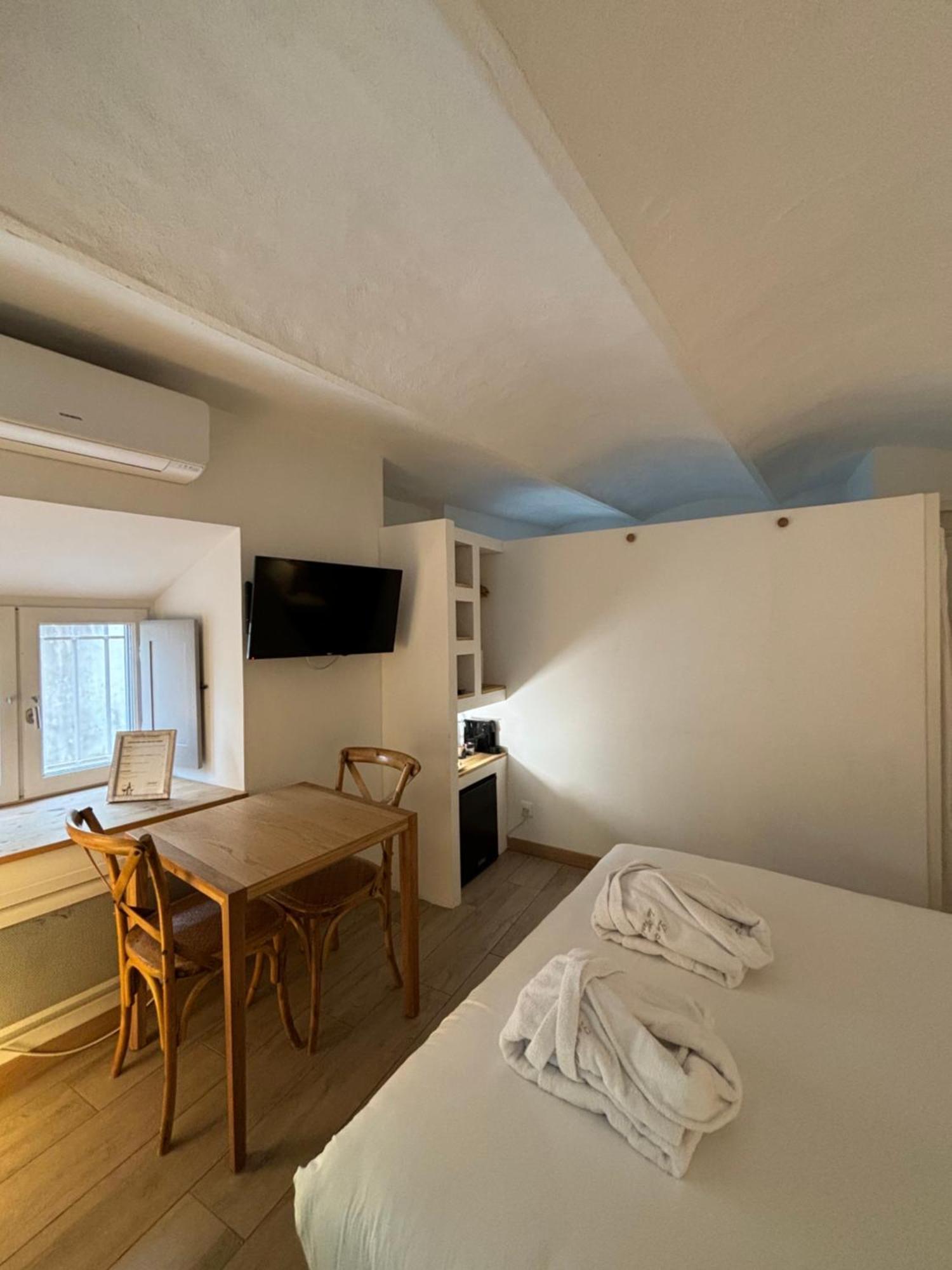 La Maison Des Vendangeurs - Table D'Hotes Le Soir Du Jeudi Au Dimanche- Jacuzzi - Balneo Spa - Acces Piscine Pour Toutes Les Chambres Sauf Studio Coquet- Piscine De Mai A Mi-Octobre Martignargues Εξωτερικό φωτογραφία