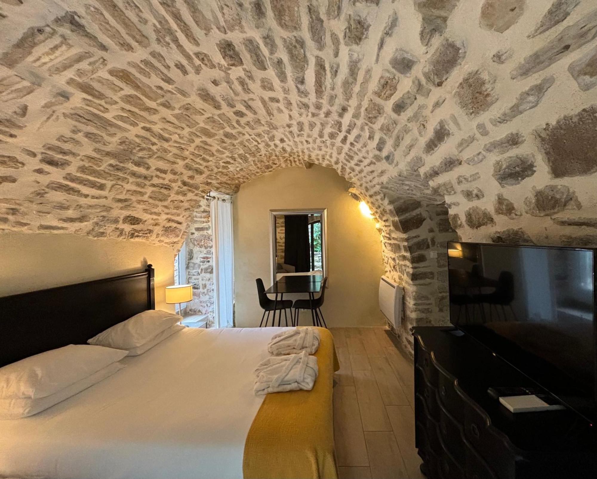 La Maison Des Vendangeurs - Table D'Hotes Le Soir Du Jeudi Au Dimanche- Jacuzzi - Balneo Spa - Acces Piscine Pour Toutes Les Chambres Sauf Studio Coquet- Piscine De Mai A Mi-Octobre Martignargues Εξωτερικό φωτογραφία