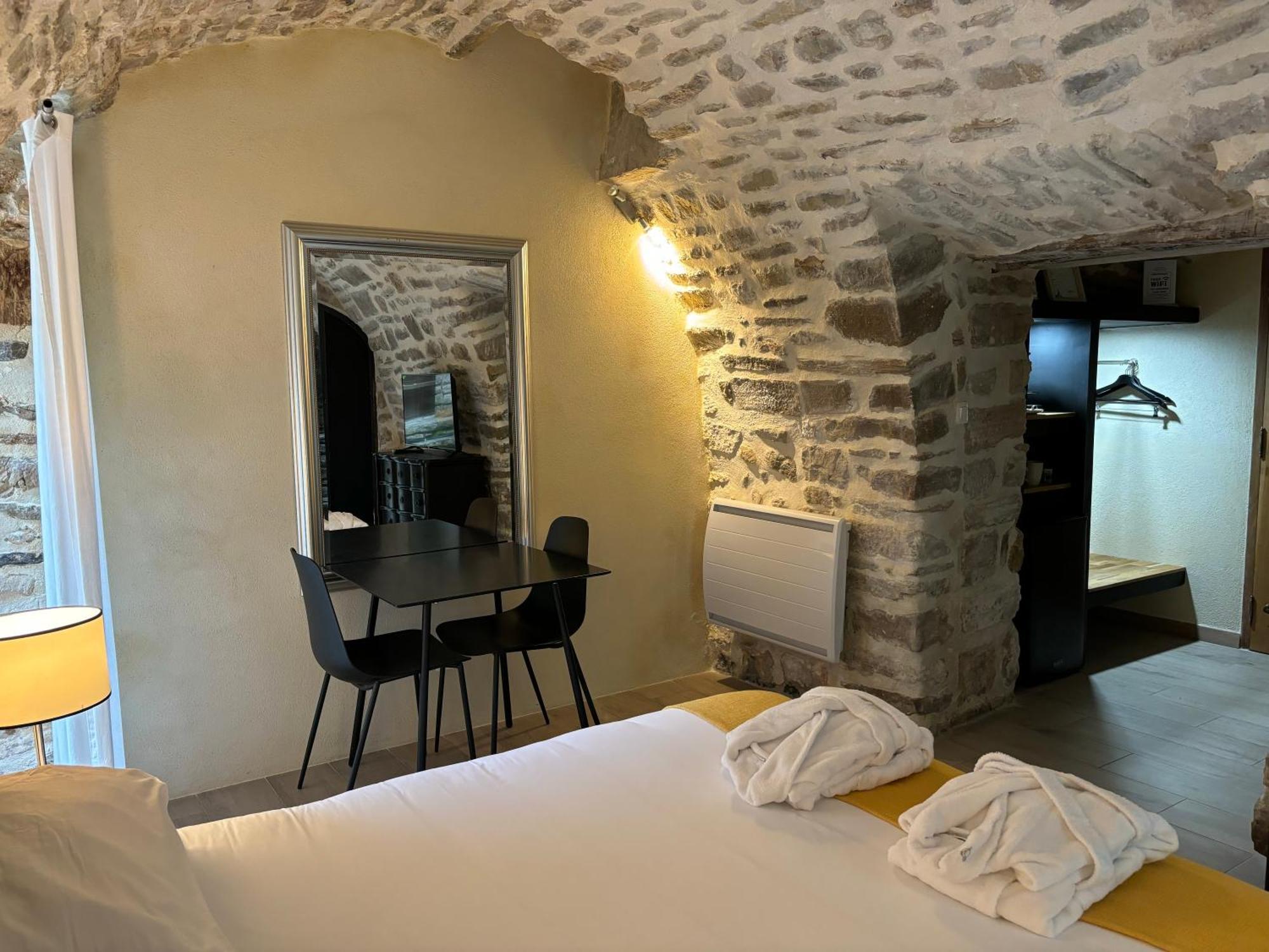 La Maison Des Vendangeurs - Table D'Hotes Le Soir Du Jeudi Au Dimanche- Jacuzzi - Balneo Spa - Acces Piscine Pour Toutes Les Chambres Sauf Studio Coquet- Piscine De Mai A Mi-Octobre Martignargues Εξωτερικό φωτογραφία