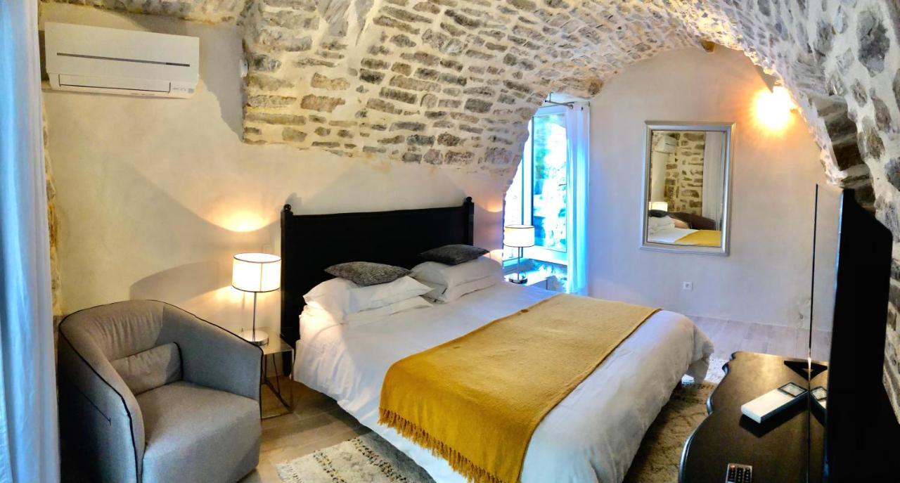 La Maison Des Vendangeurs - Table D'Hotes Le Soir Du Jeudi Au Dimanche- Jacuzzi - Balneo Spa - Acces Piscine Pour Toutes Les Chambres Sauf Studio Coquet- Piscine De Mai A Mi-Octobre Martignargues Εξωτερικό φωτογραφία